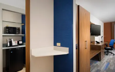 Holiday Inn Express & Suites by IHG Altoona by IHG