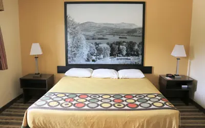 Super 8 by Wyndham Latham - Albany Airport