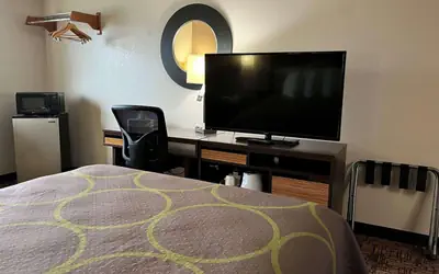 Super 8 by Wyndham Indianapolis Emerson