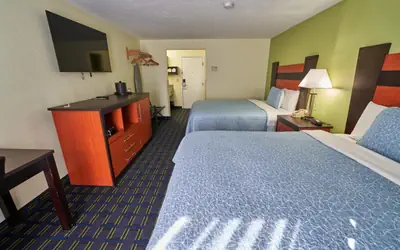 The Mariner Resort Cape Cod by The Red Collection