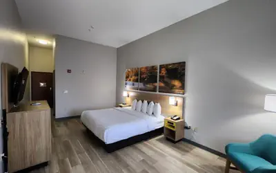 Days Inn & Suites by Wyndham Russellville