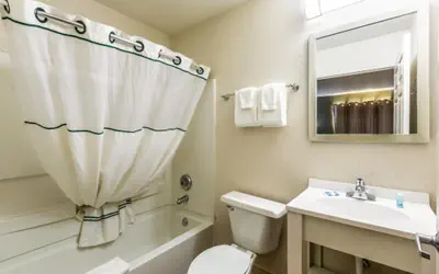 HomeTowne Studios by Red Roof Gainesville, GA