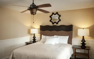 Lighthouse Lodge & Cottages