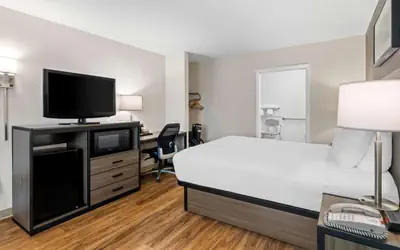 Quality Inn Fayetteville Near Historic Downtown Square