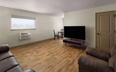 Super 8 by Wyndham Fallon