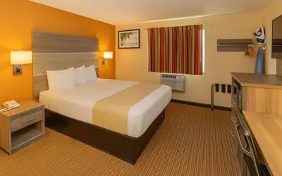 Travelodge by Wyndham Muskegon