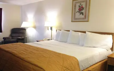 Capital O Amerihost Inn and Suites Mexico Hwy 54 MO