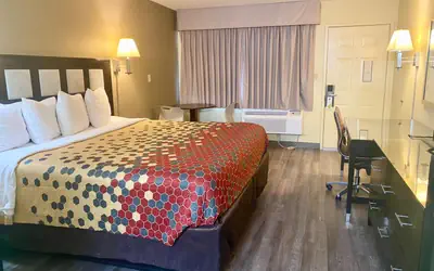 Super 8 by Wyndham Albuquerque Downtown