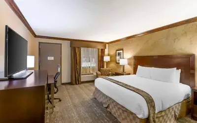 Best Western Plus Raton Hotel