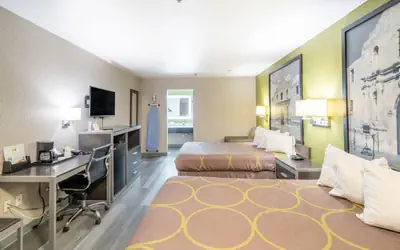 Super 8 by Wyndham San Antonio/Riverwalk Area