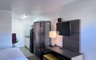 OYO Garden Inn and Suites Pearsall I-35 East