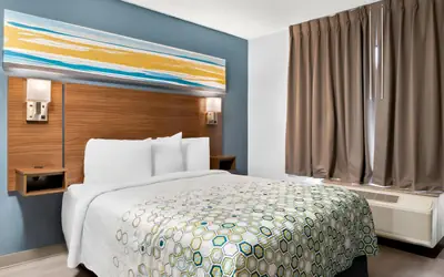 HomeTowne Studios by Red Roof Auburn Hills