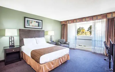 Travelodge by Wyndham Monterey Bay