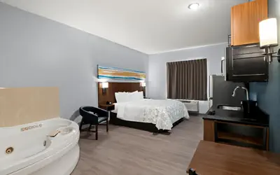 HomeTowne Studios by Red Roof East Lansing - Okemos