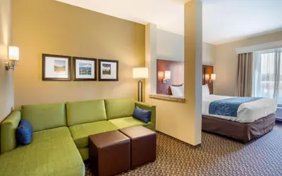 Comfort Suites Burlington near I-5