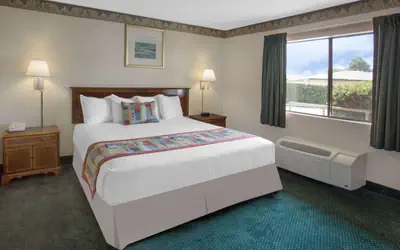 Travelodge by Wyndham Costa Mesa Newport Beach Hacienda