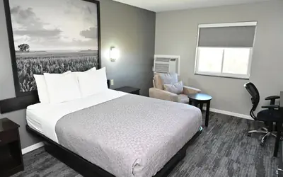 Super 8 by Wyndham Higginsville