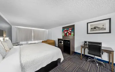 Admiralty Inn & Suites - a Red Collection Hotel