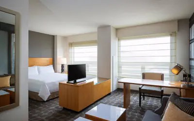 Renaissance Chicago O'Hare Suites Hotel