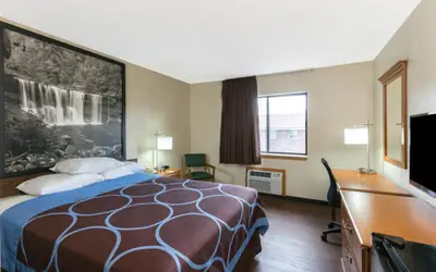 Super 8 by Wyndham Radcliff Ft. Knox Area