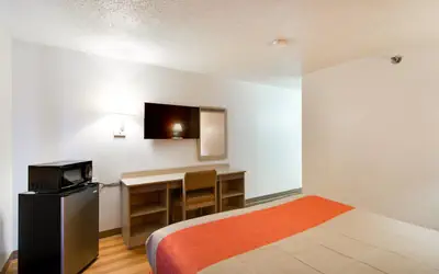 Motel 6-Waukegan, IL