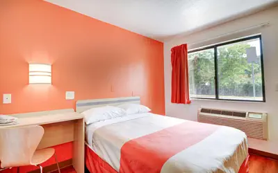 Motel 6-Southington, CT - Hartford