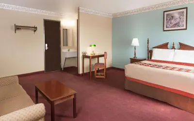 Super 8 by Wyndham Woodstock