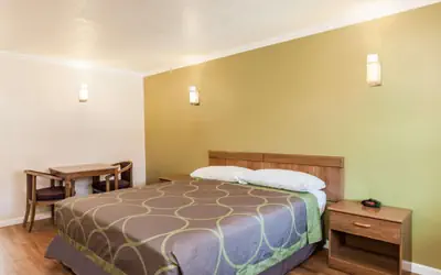 Super 8 by Wyndham Visalia