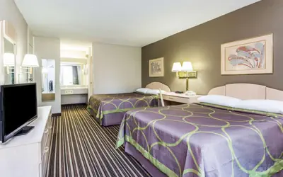 Super 8 by Wyndham Commerce