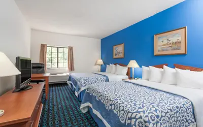 Days Inn & Suites by Wyndham Cambridge