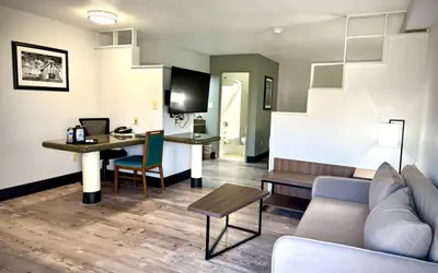 Super 8 by Wyndham Clovis