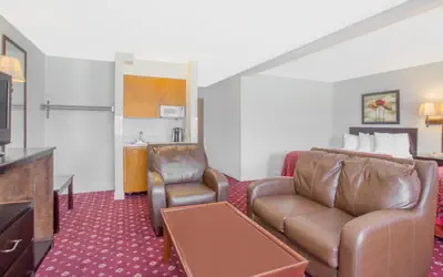 Days Inn by Wyndham Lake Village