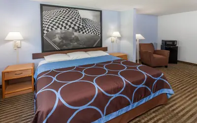 Super 8 by Wyndham Huntington