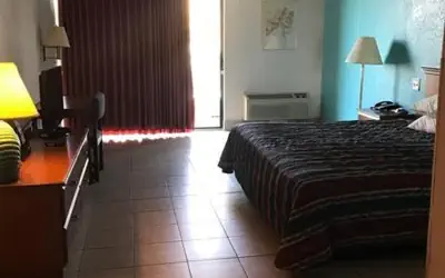 Howard Johnson by Wyndham Winter Haven FL