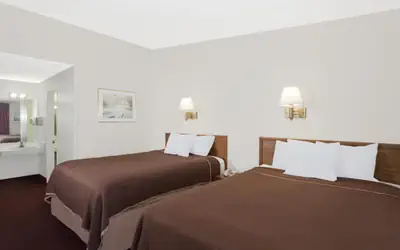 Howard Johnson by Wyndham Vero Beach / Downtown