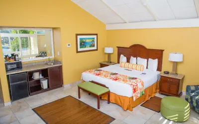 Best Western Plus Yacht Harbor Inn