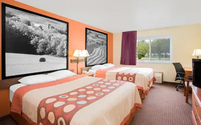 Super 8 by Wyndham Waverly