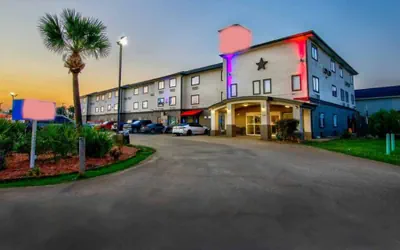 Oyo Townhouse Sulphur,LA Extended Stay I-10