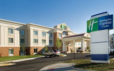 Holiday Inn Express & Suites Alexandria - Fort Belvoir by IHG
