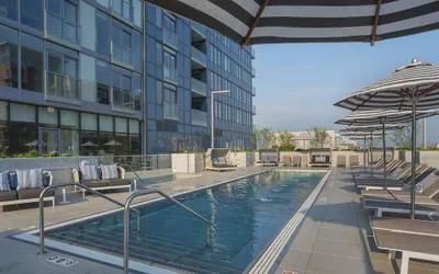 Level Chicago – Old Town