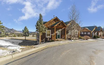 Jackstraw Mountain 32 2 Bedroom Condo by RedAwning