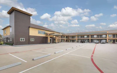 Days Inn & Suites by Wyndham La Porte