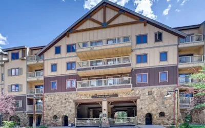 Premier Red Hawk Lodge 2 Br~walk To Slopes~kids Ski Free 2 Bedroom Condo by RedAwning