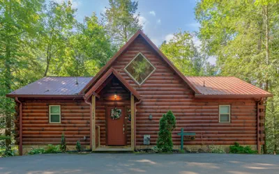210 Cubs In The Treetops 2 Bedroom Home by RedAwning