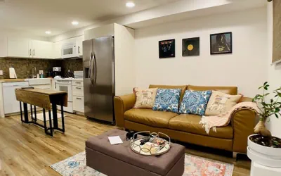 Phinneywood Basement Hideaway - Zoo meets Lake