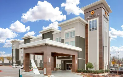 La Quinta Inn & Suites by Wyndham Dallas Love Field