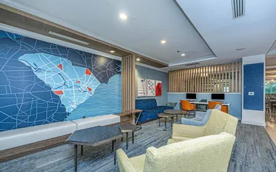 Holiday Inn Express & Suites Charleston Arpt-Conv Ctr Area