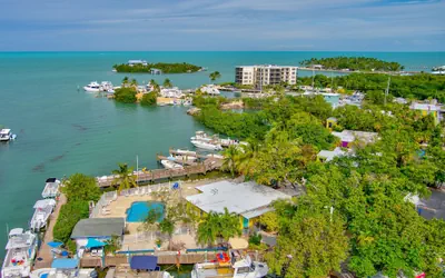 Captain Pips Marina & Hideaway