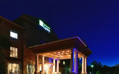 Holiday Inn Express & Suites Fredericksburg by IHG