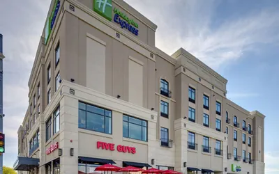 Holiday Inn Express & Suites Kansas City KU Medical Center by IHG